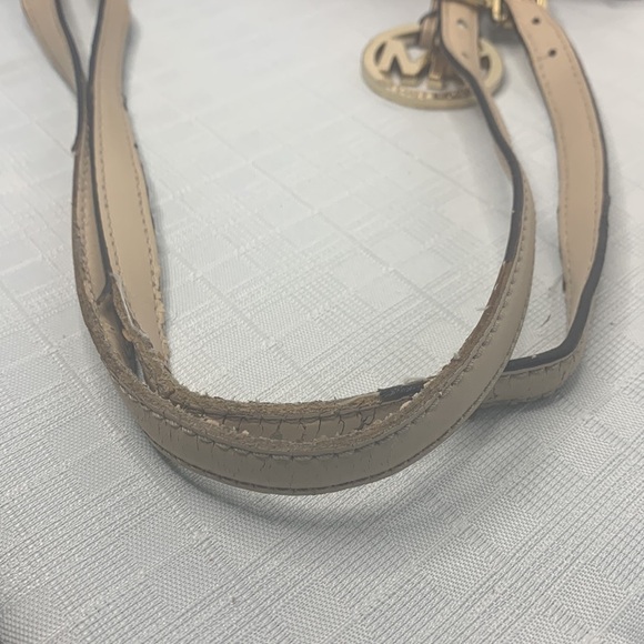 Michael Michale Kors jet set tote in Brown/buff with gold hardware. - Picture 11 of 11